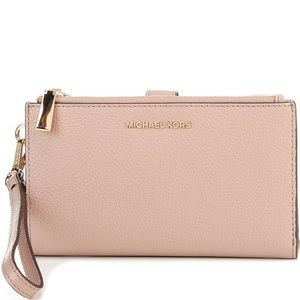 Micheal Kors wallet wristlet